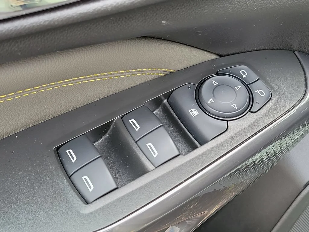 Used 2024 Cacti Green Chevrolet ACTIV image 18