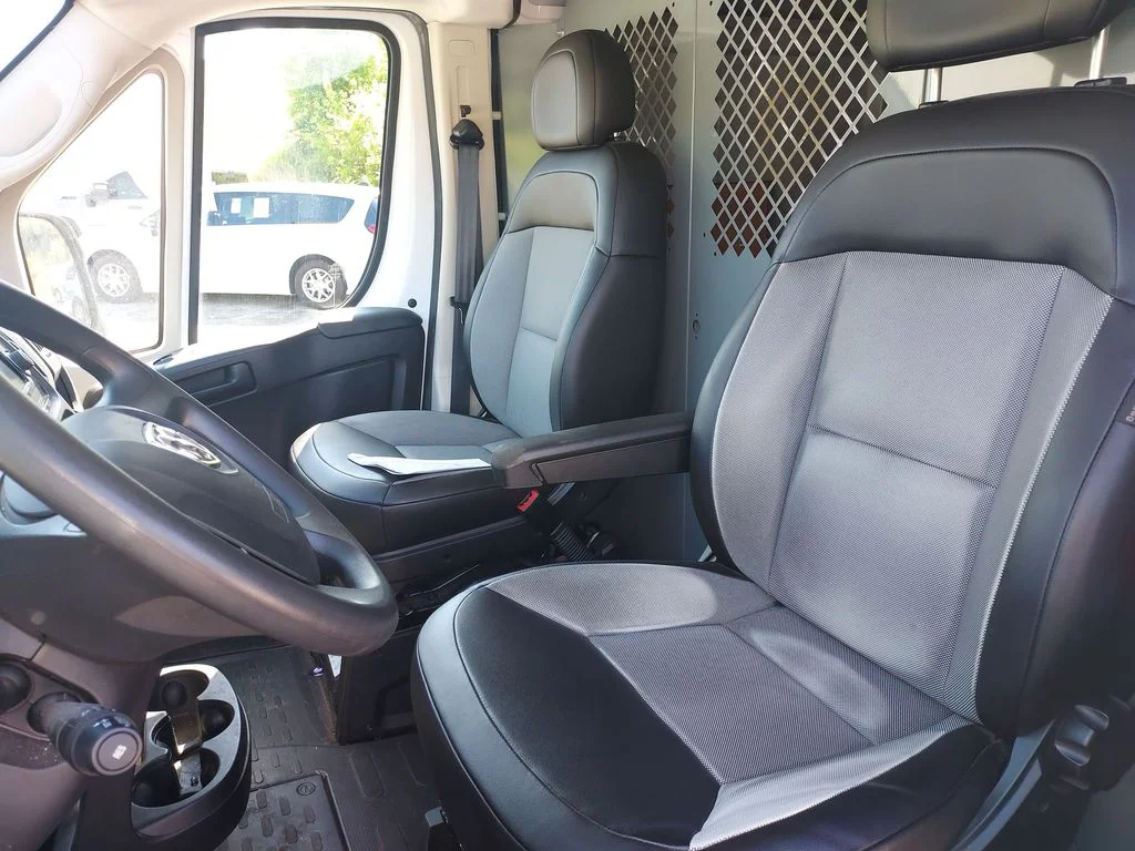Used 2020 White Ram Base image 17