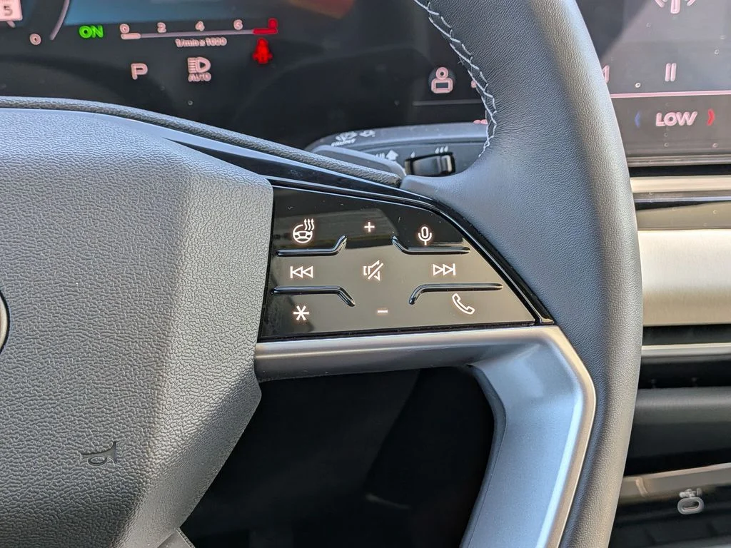 Used 2025 White Audi  image 17
