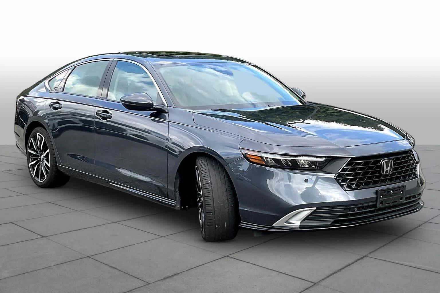 Used 2025 Meteorite Gray Metallic Honda Touring image 3