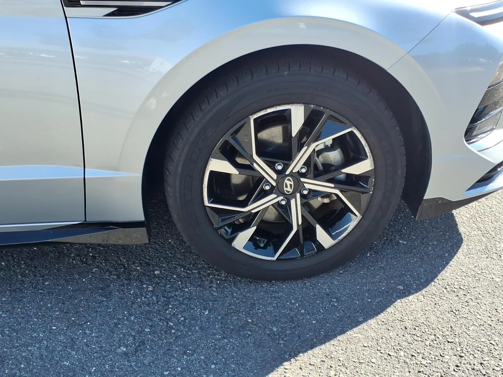 Used 2025 Aero Silver Hyundai SEL image 12