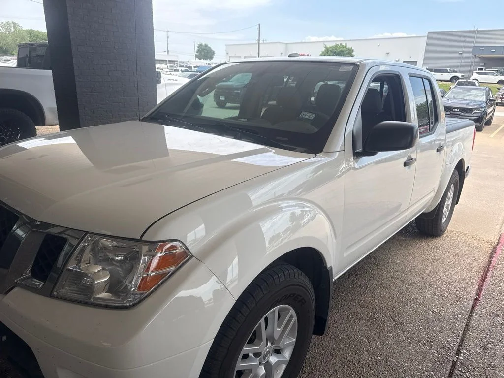 Used 2018 White Nissan SV image 1