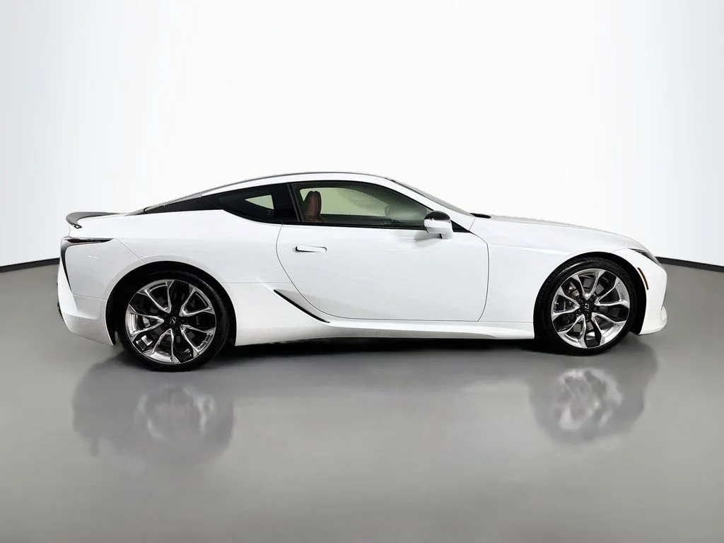 Used 2018 White Lexus 500 image 4