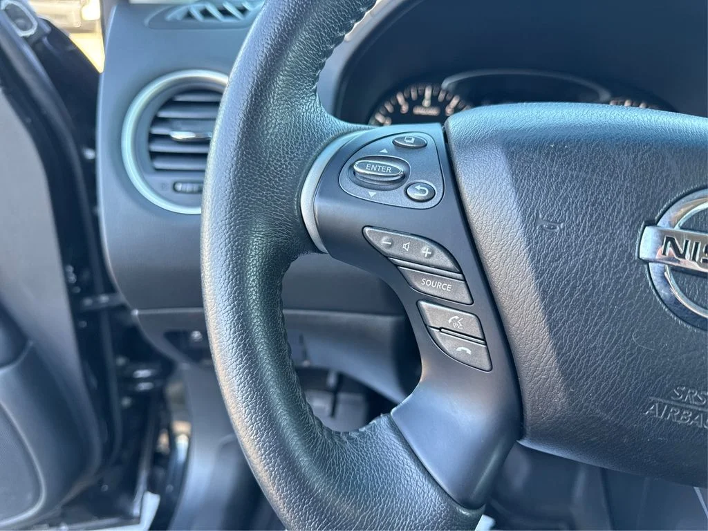 Used 2015 Black Nissan SV image 27