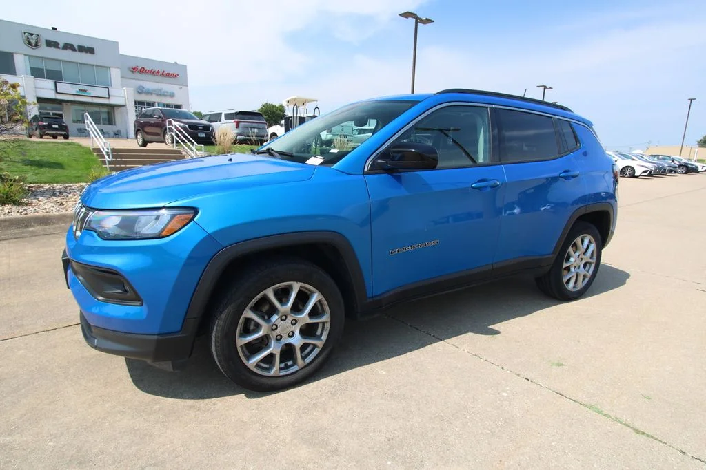 Used 2022 Blue Jeep Latitude Lux image 19