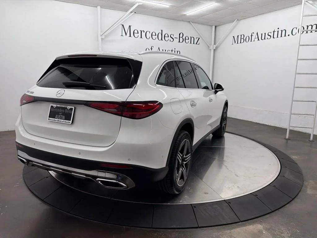 New 2027 White Mercedes-Benz GLC 300 image 7