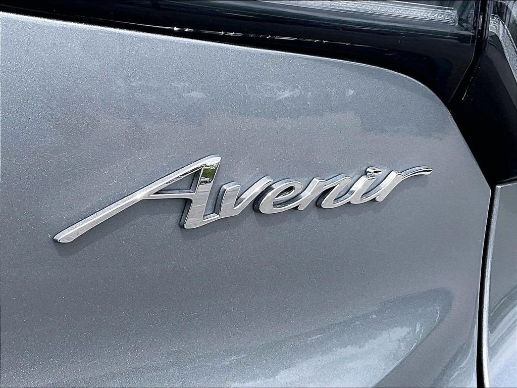 Used 2024 Silver Buick Avenir image 27