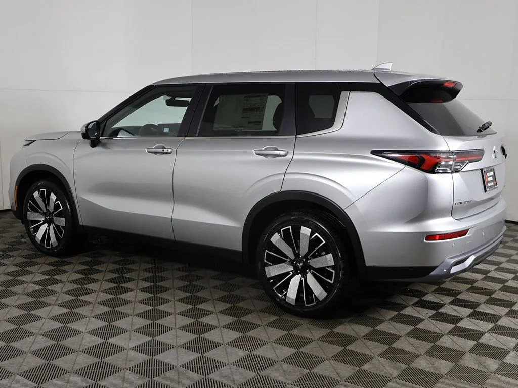 2026 Mitsubishi Outlander SE - Photo 17
