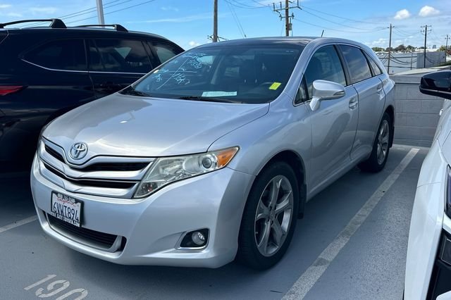 Used 2013 Silver Toyota XLE image 1