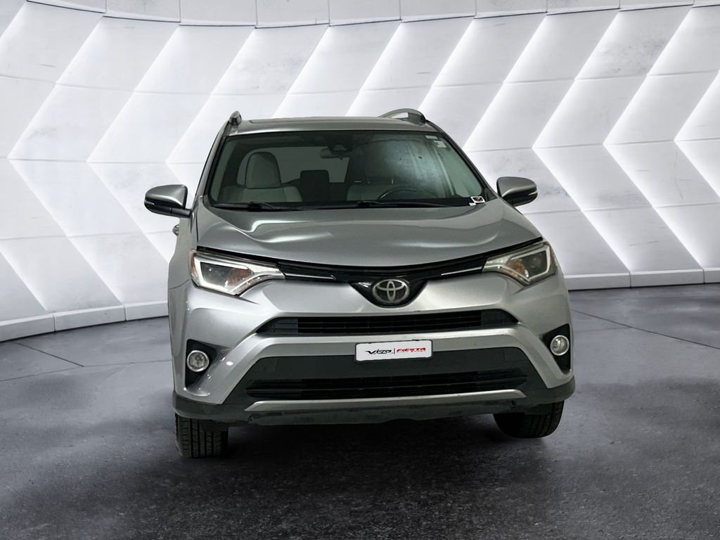 Used 2018 Silver Toyota XLE image 2