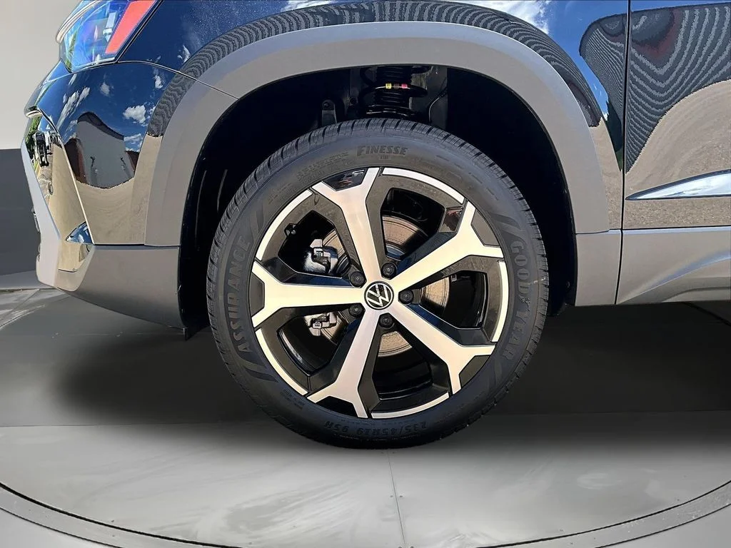 New 2026 Black Volkswagen 1.5T SEL image 32
