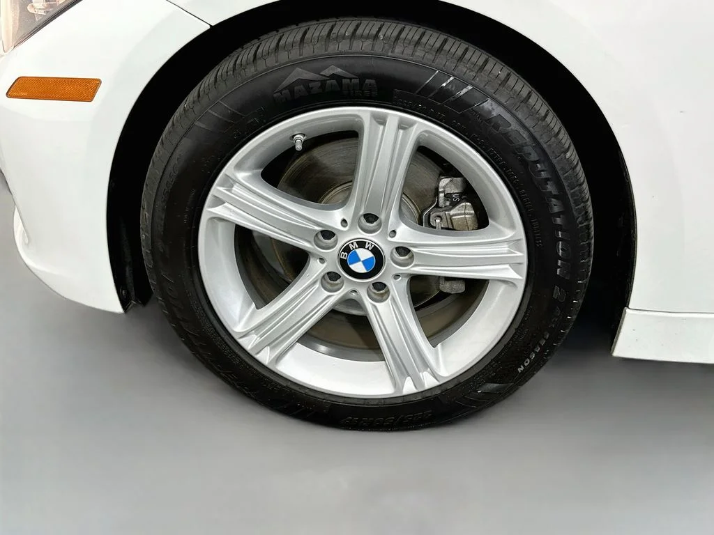 Used 2015 Alpine White BMW 320i image 29