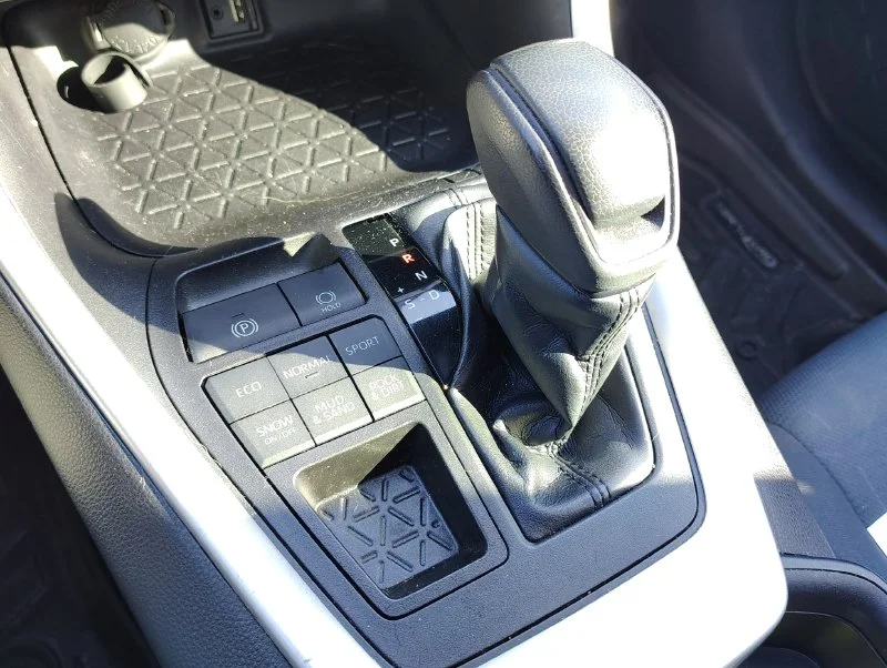 Used 2019 Silver Toyota XLE image 18