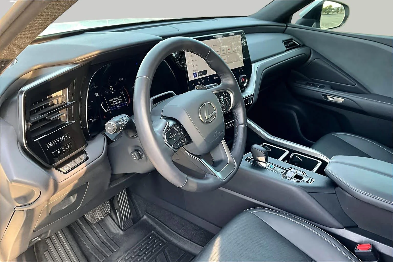 Used 2025 Wind Chill Pearl Lexus Premium image 18