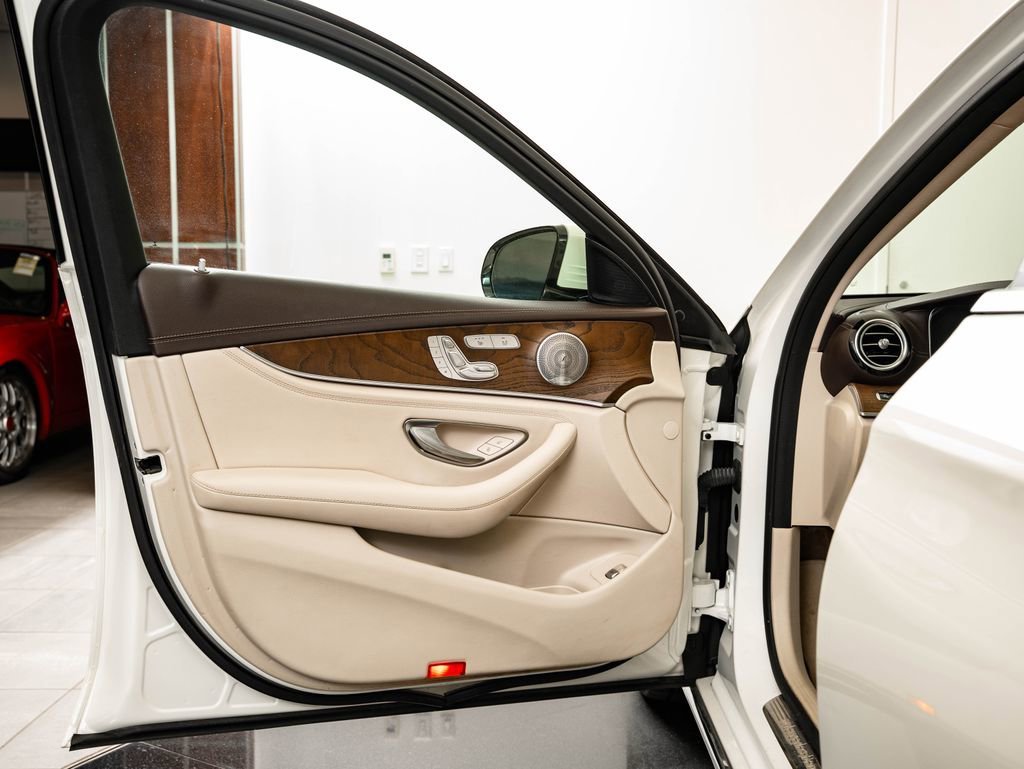 Used 2018 White Mercedes-Benz E 400 Wagon image 27