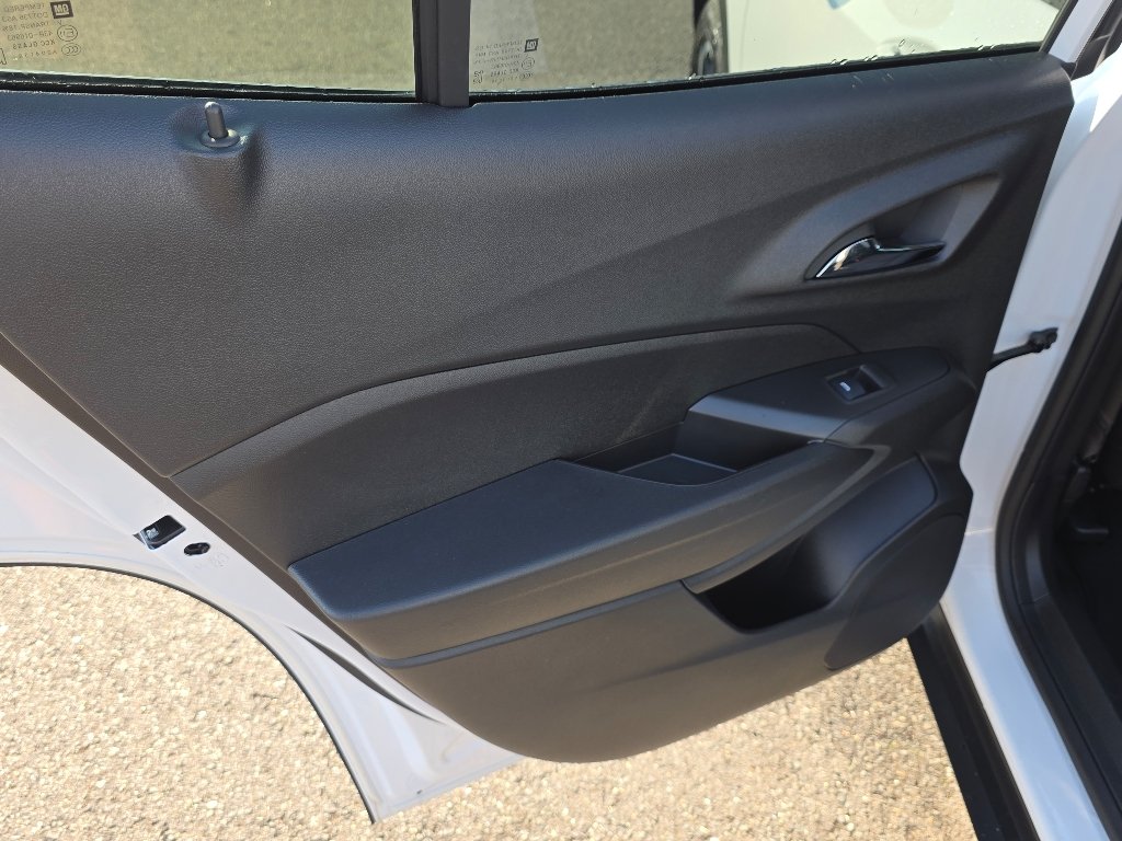 Used 2024 Summit White Chevrolet 1RS image 29