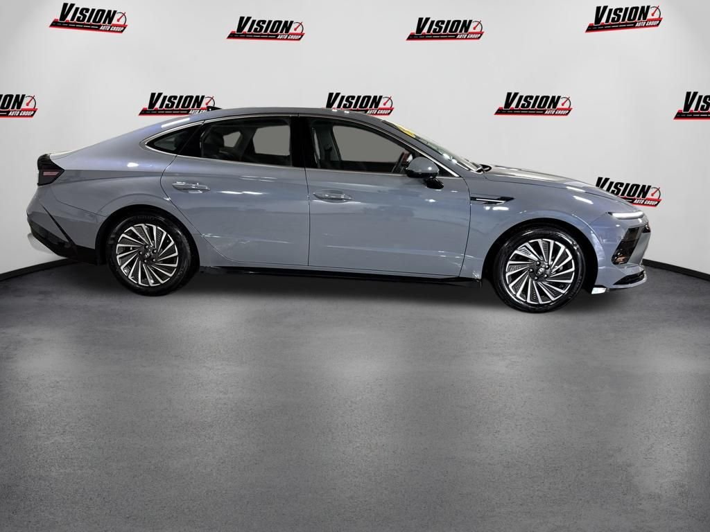 2025 Hyundai Sonata Hybrid SEL - Photo 4
