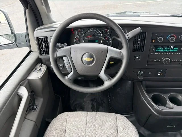 New 2026 Summit White Chevrolet WT image 28
