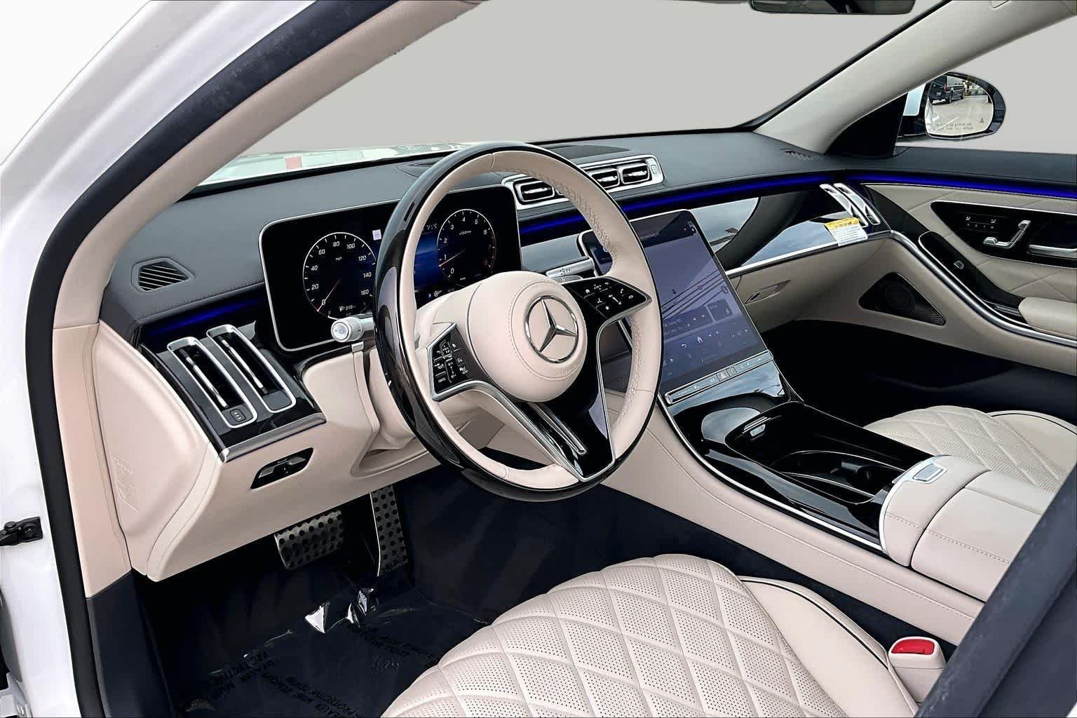 Used 2024 MANUFAKTUR Moonlight White Metallic Mercedes-Benz S 580 image 16