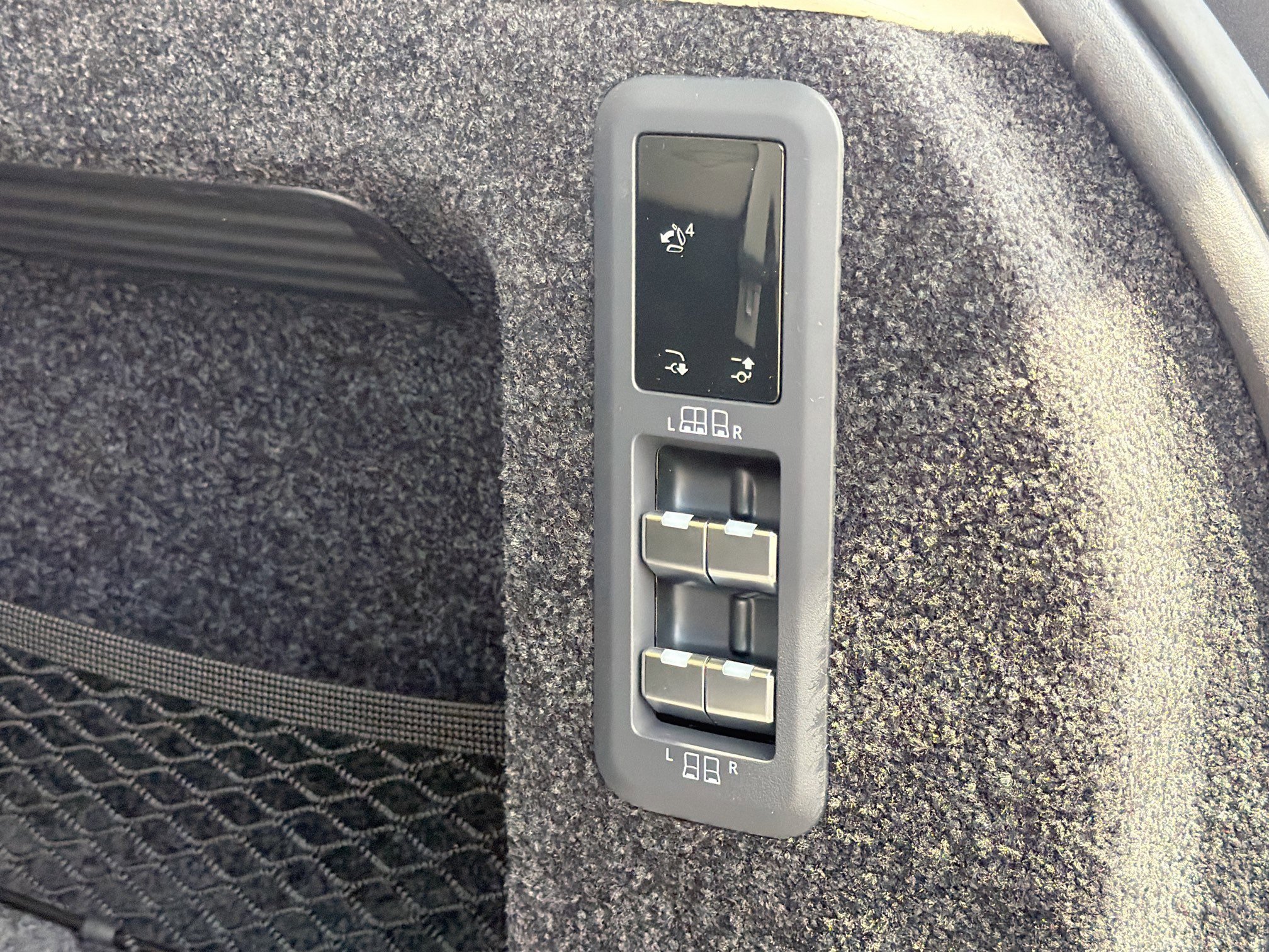 New 2026 Eiger Grey LAND ROVER SE 7 Seats image 13