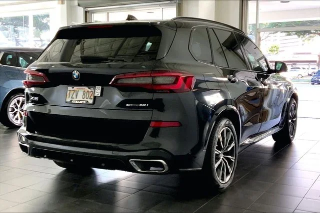 Used 2020 Black Sapphire Metallic BMW sDrive40i image 6