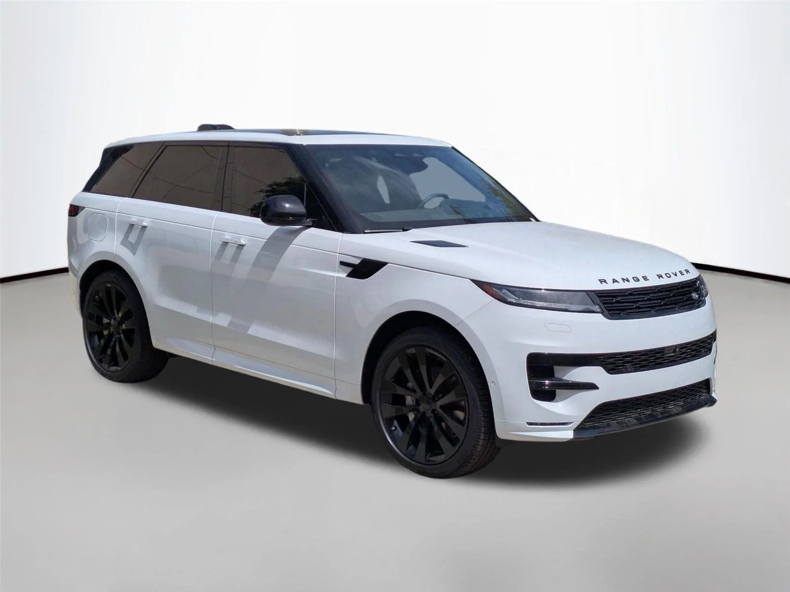 Used 2026 Fuji White Land Rover Dynamic SE image 3