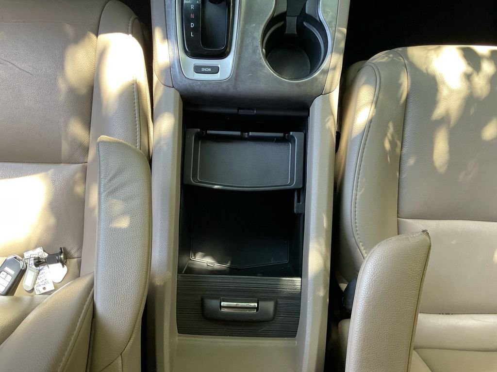 Used 2017 White Honda EX-L image 11