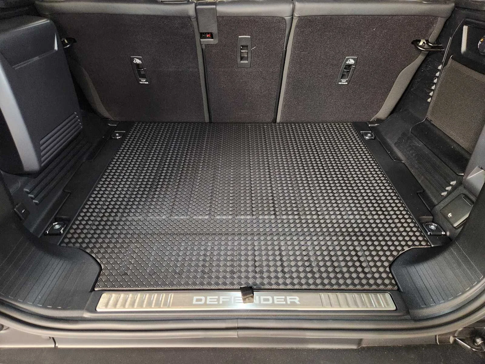 New 2026 Borasco Grey Metallic Land Rover OCTA image 60