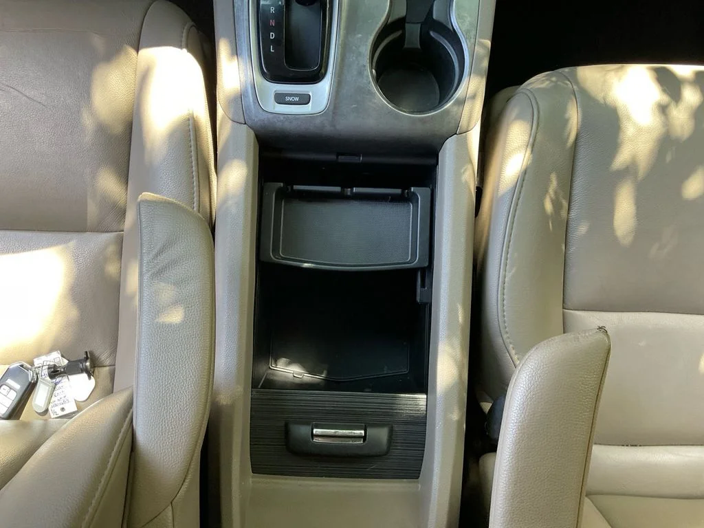 Used 2017 White Honda EX-L image 11