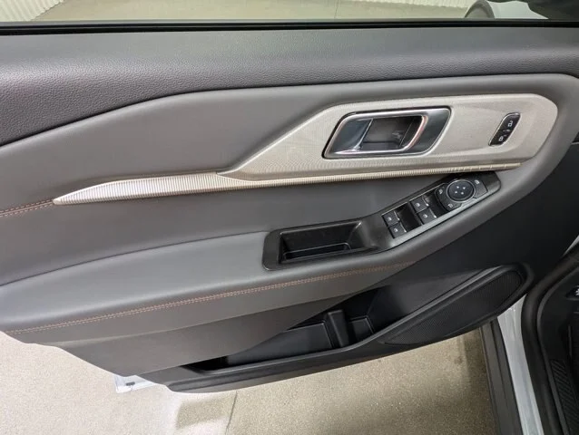 New 2026 Space White Metallic Ford Active image 38