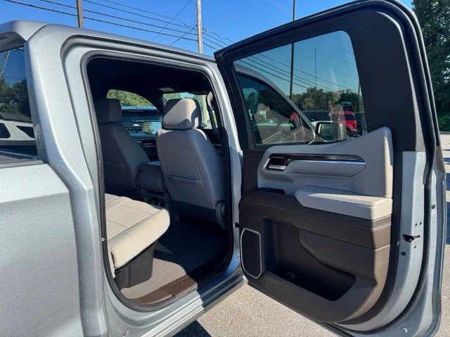 Used 2023 Gray Chevrolet LT image 13