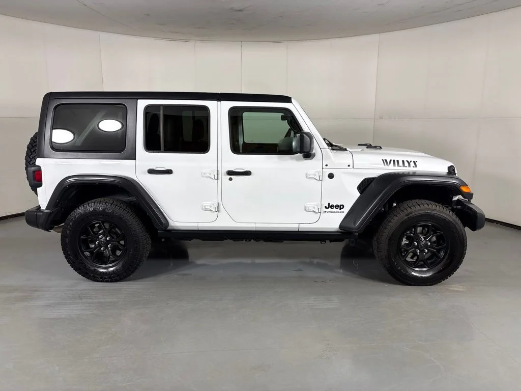Used 2025 White Jeep Willys image 9