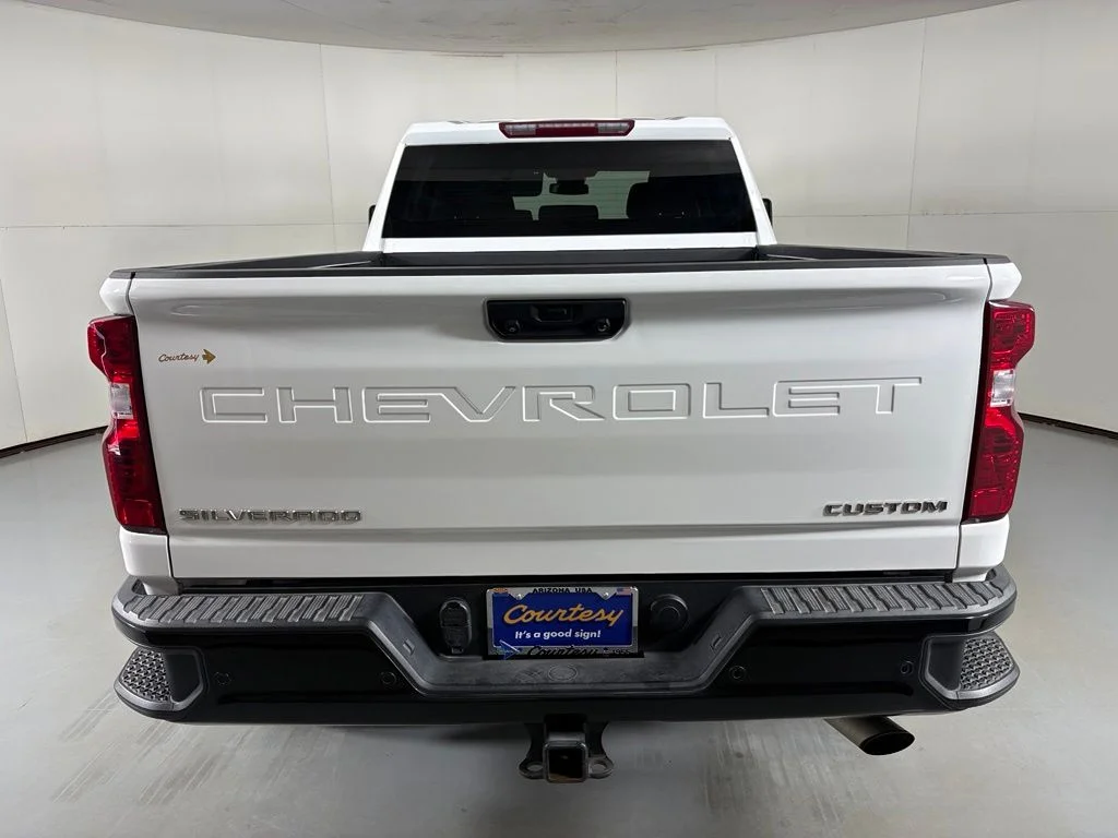 Used 2024 White Chevrolet Custom image 7