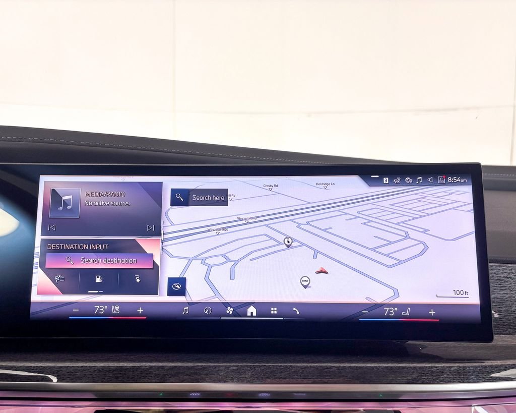 2025 BMW 7 Series 750e - Photo 39