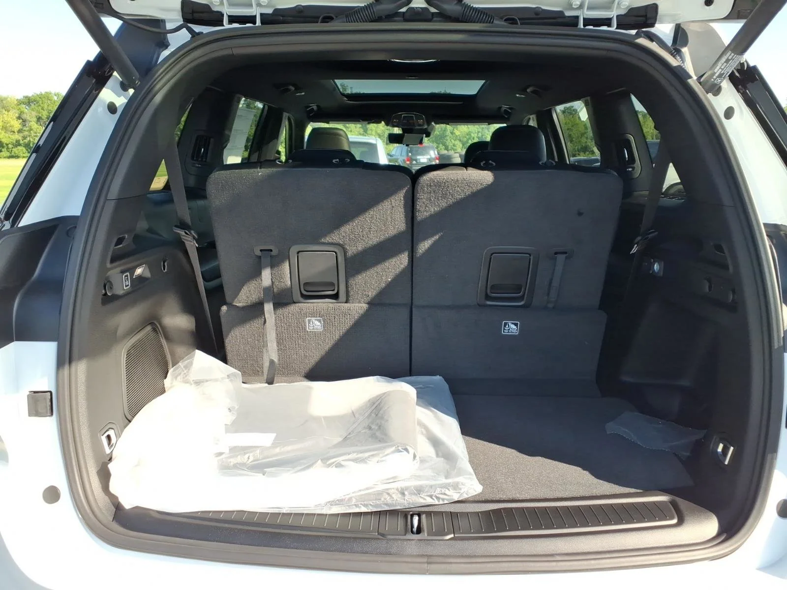 New 2026 Bright White Clear-Coat Exterior Paint Jeep Limited image 18