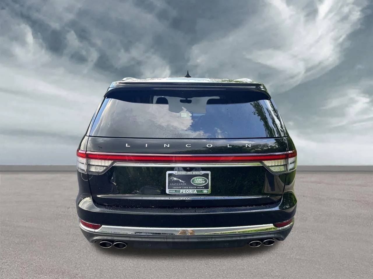 Used 2022 Infinite Black Metallic Clearcoat Lincoln Reserve image 4