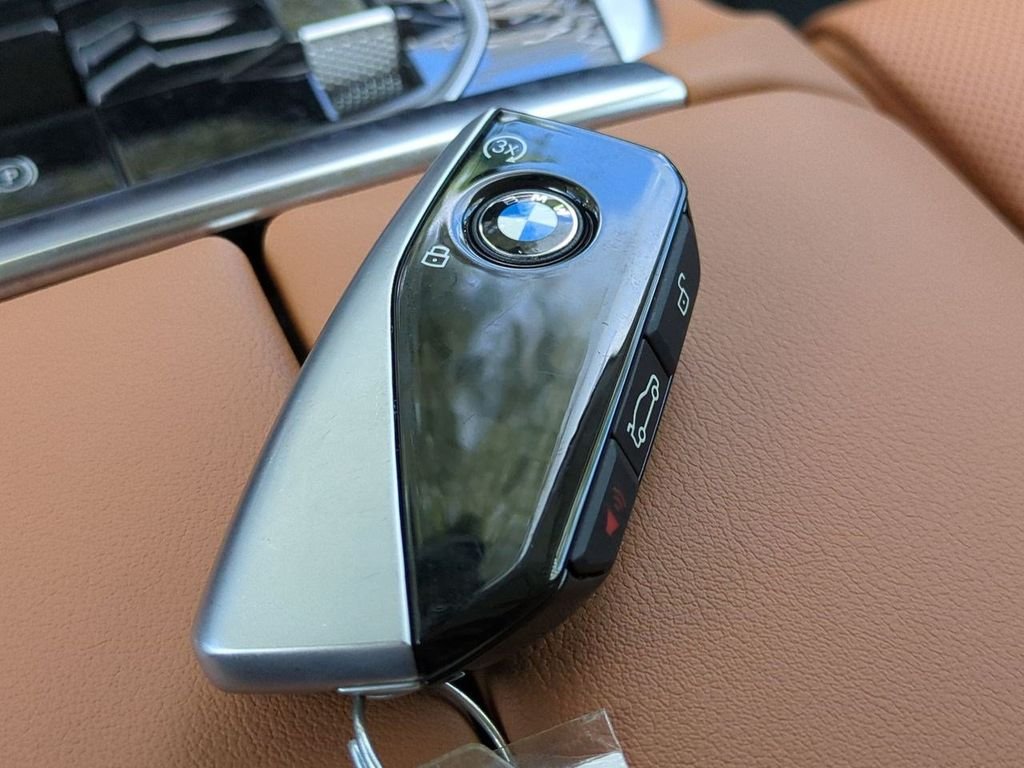 New 2026 Alpine White BMW xDrive40i image 29