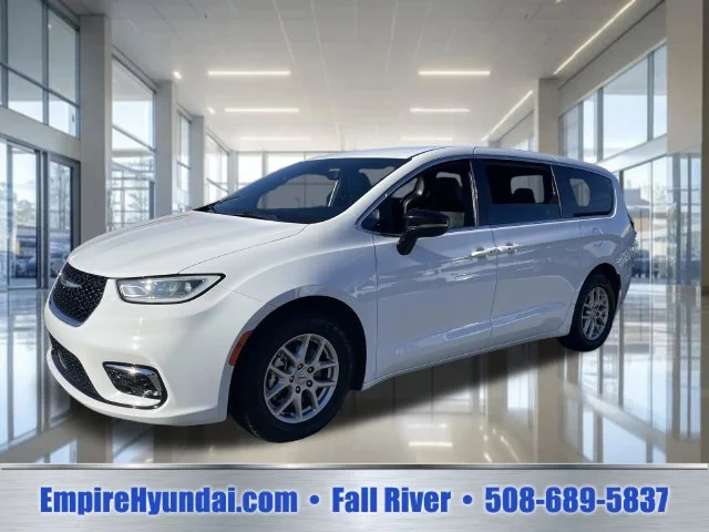 Used 2025 White Chrysler Select image 1