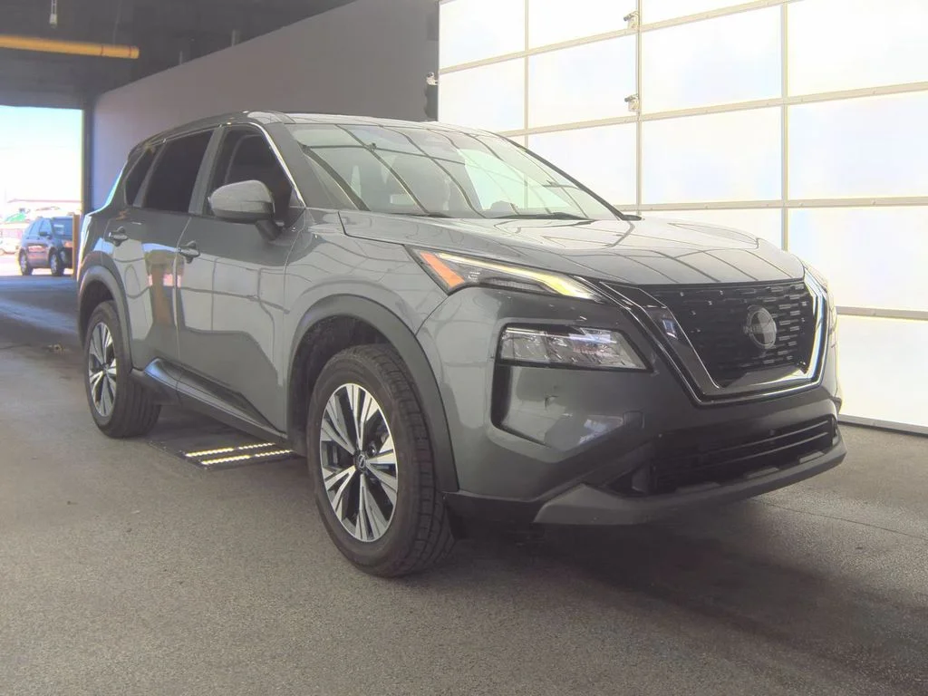 Used 2023 Gray Nissan SV image 3