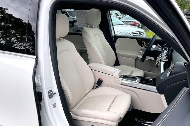 Used 2026 White Mercedes-Benz GLB 250 image 7