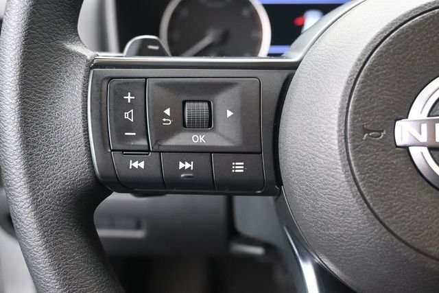 Used 2024 Silver Nissan S image 7