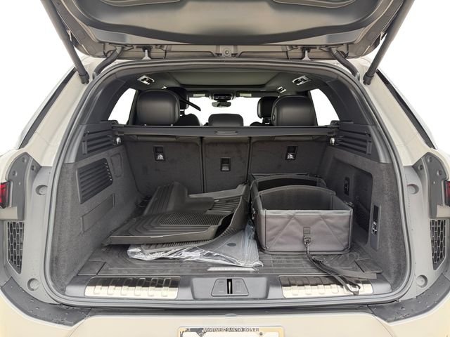New 2026 Borasco Grey Land Rover Dynamic SE image 18