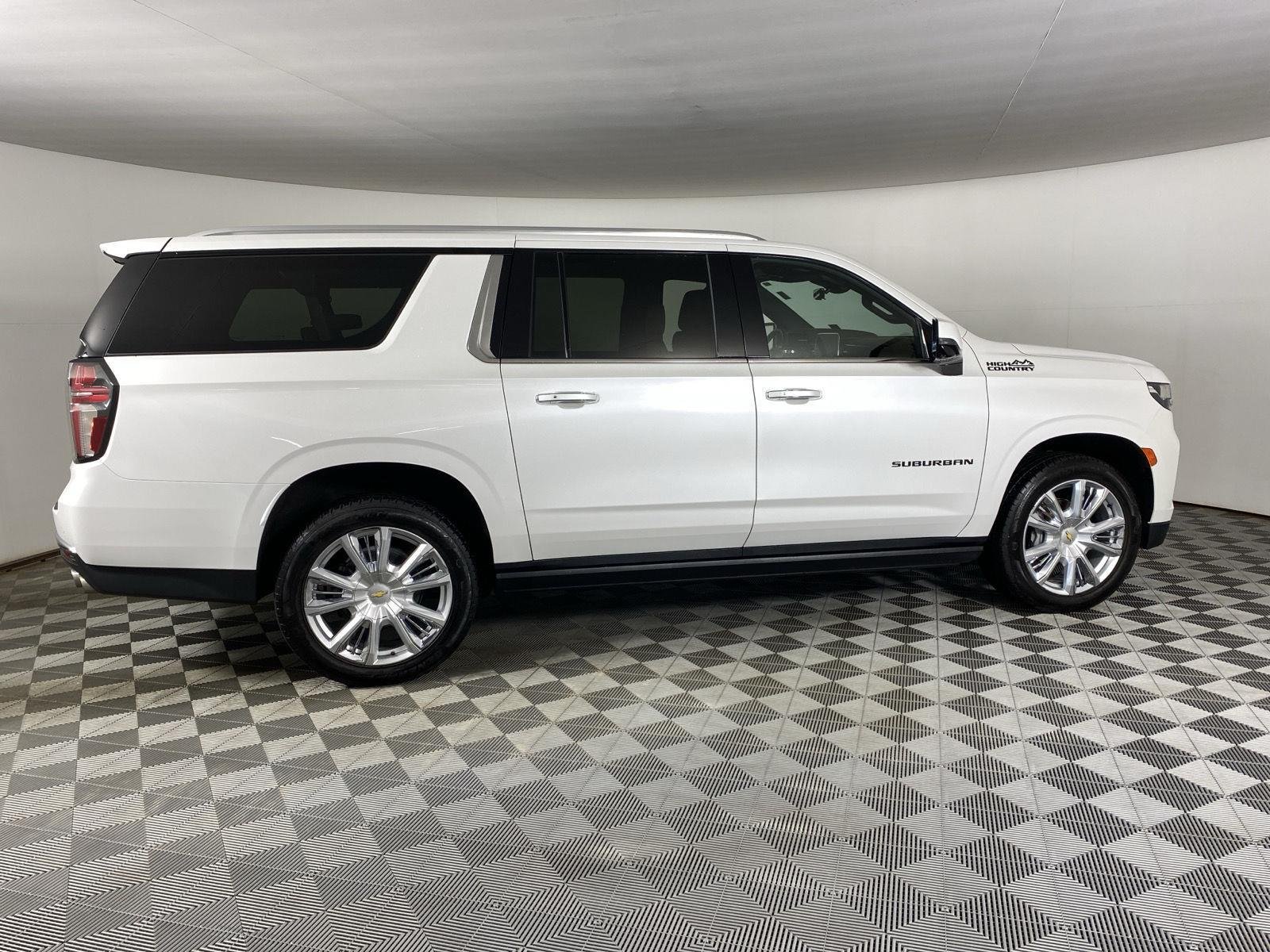 Used 2023 Iridescent Pearl Tricoat Chevrolet High Country image 8