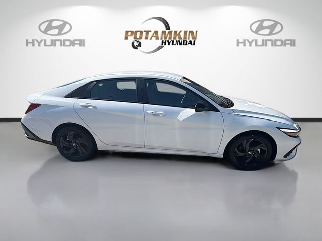 Used 2026 White Hyundai SEL Sport image 4