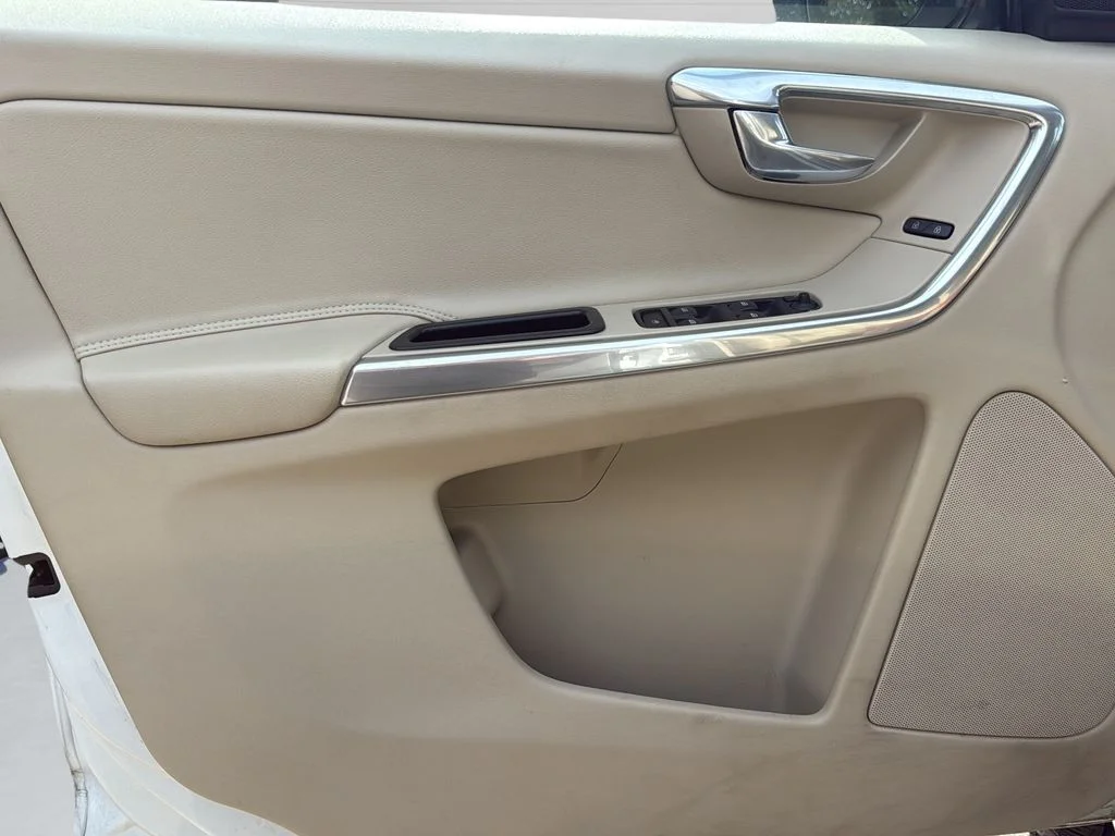 Used 2015 White Volvo T6 image 10