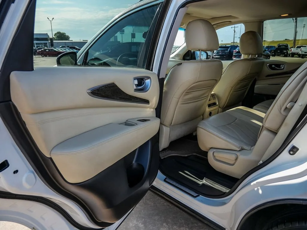 Used 2015 White INFINITI NA image 26