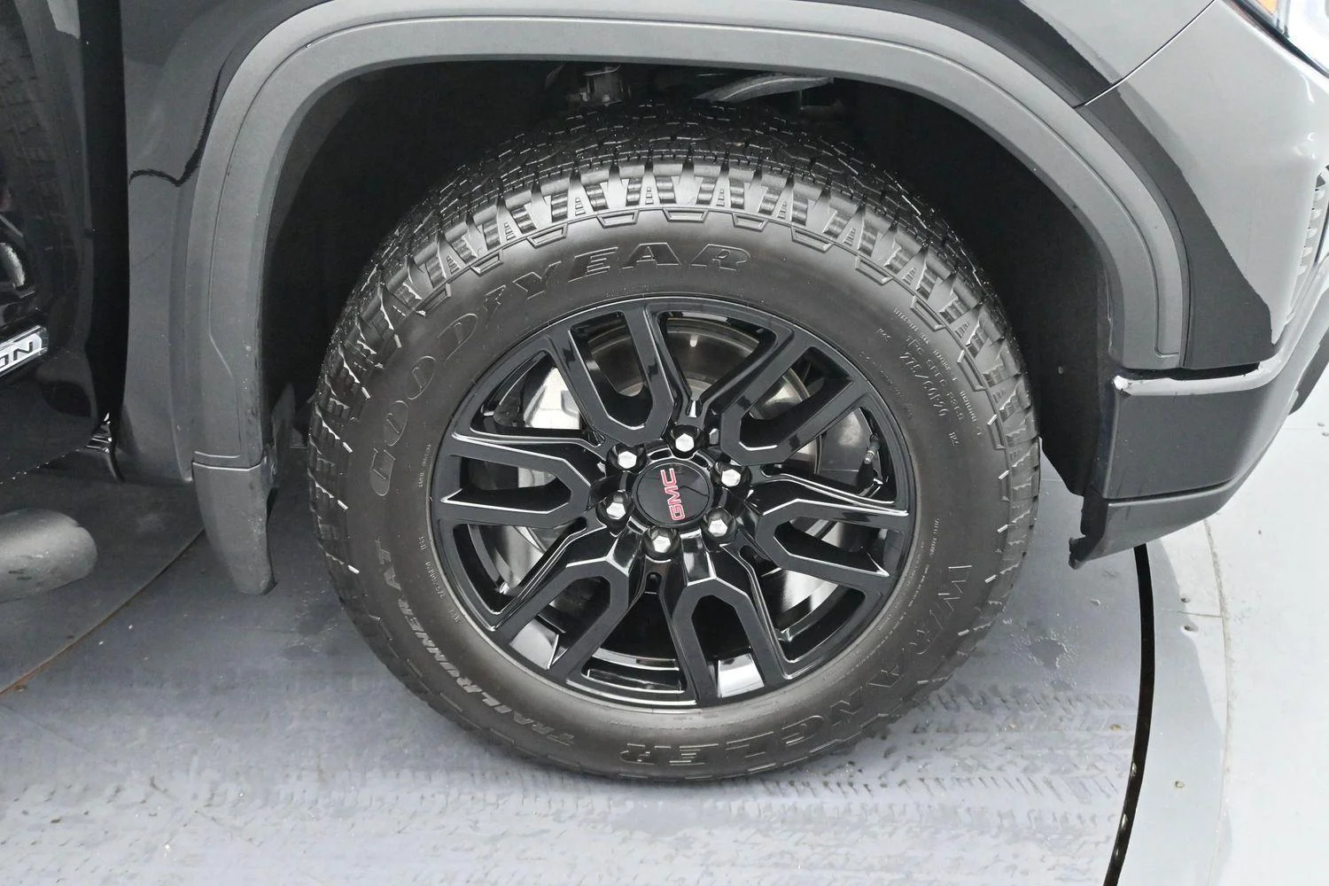 Used 2025 Onyx Black GMC Elevation image 34