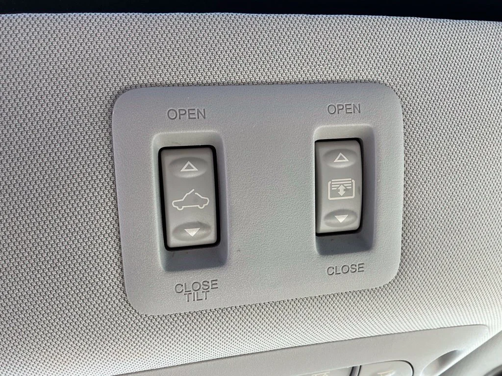 Used 2022 White Nissan SL image 43