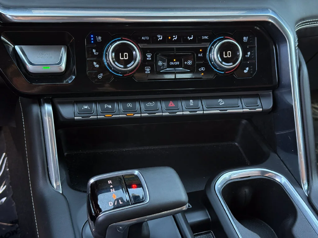 Used 2025 Onyx Black GMC Denali Ultimate image 28