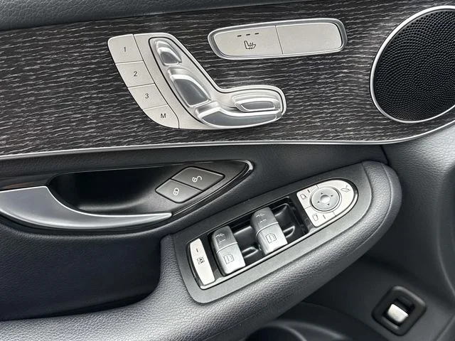 Used 2022  Mercedes-Benz GLC 300 image 27